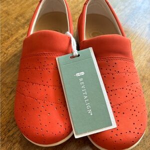 Revitalign orthopedic orange Red Shoes clogs women’s 7.5